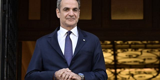 Ο Μητσοτάκης ποντάρει στον “Τσίπρα του 2015” για την ψήφο των δεξιών