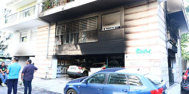 Πυρκαγιά μετά απο επίθεση με γκαζάκια τα ξημερώματα της Δευτέρας σε αυτοκίνητα στη Θεσσαλονίκη σε κατοικίες στελεχών της Νέας Δημοκρατίας.