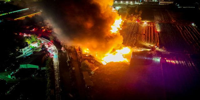 Λάρισα: Οριοθετήθηκε η φωτιά στο Ομορφοχώρι – Ορατό το νέφος από 30 χιλιόμετρα