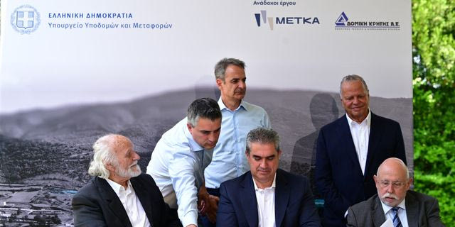 Έπεσαν οι υπογραφές της σύμβασης για τον τριπλό κόμβο Σκαραμαγκά – Τι δήλωσε ο Μητσοτάκης