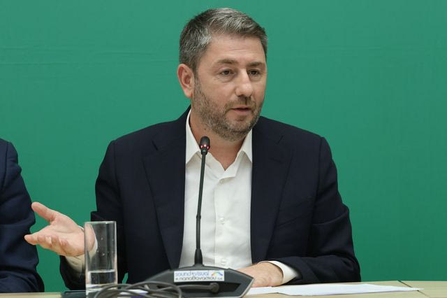 Ανδρουλάκης: Επίθεση στην κυβέρνηση για συντάξεις και υποκλοπές