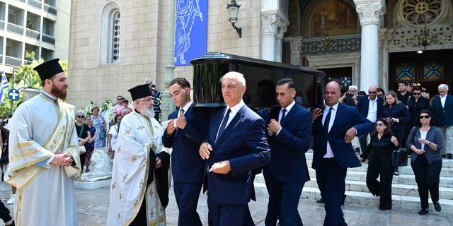 Τελευταίο αντίο στη Μάρω Κοντού: Συγκίνηση στην κηδεία της αείμνηστης ηθοποιού
