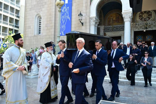 Τελευταίο αντίο στη Μάρω Κοντού: Συγκίνηση στην κηδεία της αείμνηστης ηθοποιού