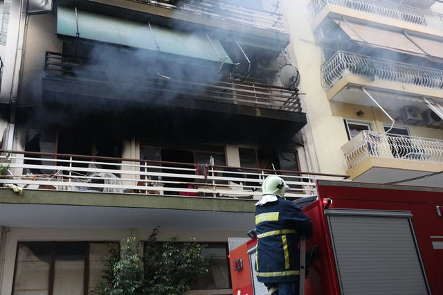 Φωτιά σε διαμέρισμα στον Πειραιά