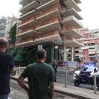 Κακοκαιρία: Σκαλωσιά πολυκατοικίας έπεσε στον Πειραιά – Διακοπή κυκλοφορίας στο τραμ