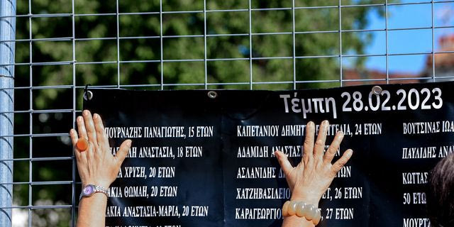 Δίκη για τα Τέμπη: Ολοκληρώθηκε η απαγγελία του κατηγορητηρίου, ένταση από συγγενείς