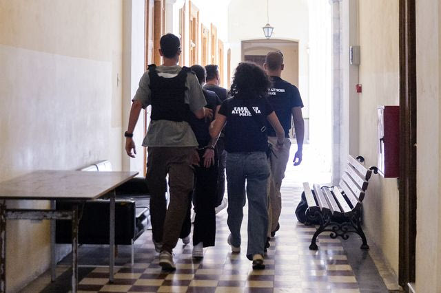 Σύρος: ”Ημουν σε άμυνα” λέει ο 41χρονος για τον θάνατο της διασώστριας – Ελεύθερη με όρους η σύζυγός του