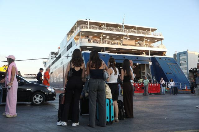 Αίρεται το απαγορευτικό απόπλου – Κανονικά τα δρομολόγια από Ραφήνα και Λαύριο