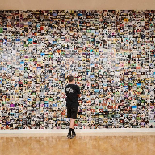 Μπήκαμε στο Athens Photo Festival στο Μπενάκη: Δυνατές εικόνες που μιλούν για τον κόσμο μας