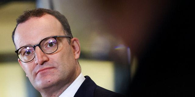 Γερμανία: Αντιδράσεις για πολιτικό του CDU που απέκτησε παιδί με παρένθετη μητέρα