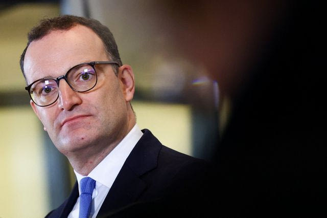 Γερμανία: Αντιδράσεις για πολιτικό του CDU που απέκτησε παιδί με παρένθετη μητέρα