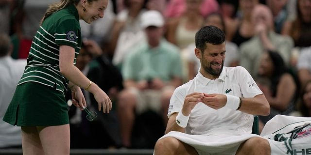 Wimbledon: Ο Τζόκοβιτς τρόλαρε ball girl στον αγώνα με τον Στέφανο Τσιτσιπά