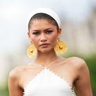 Σάλος με τα αρχαία ιρανικά σκουλαρίκια της Zendaya στην προώθηση της “Οδύσσειας” του Νόλαν
