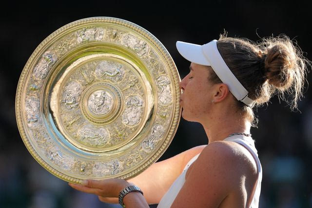 Μούχοβα – Νόσκοβα 1-2: Η Λίντα κατέκτησε το Wimbledon και το πρώτο Grand Slam της καριέρας της