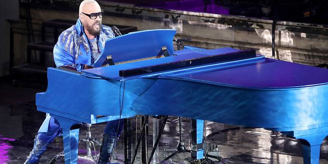 Όταν ο Desmond Child ένωσε τη διεθνή rock σκηνή κάτω από την Ακρόπολη – Το άλμπουμ