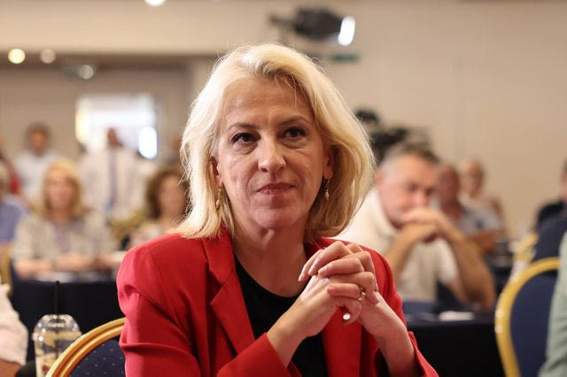 Συνάντηση της προέδρου της ΚΟ του ΣΥΡΙΖΑ Ρ. Δούρου με τον πρόεδρο της Βουλής Ν. Κακλαμάνη