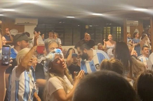 Μουντιάλ 2026: Πάρτι σε σχολή χορού στα Πετράλωνα από Αργεντίνους για τον τελικό