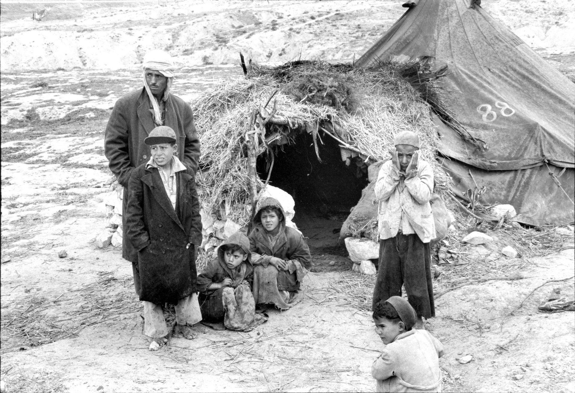 Αλγερινοί πρόσφυγες σε καταυλισμό στην Τυνησία, 1961
