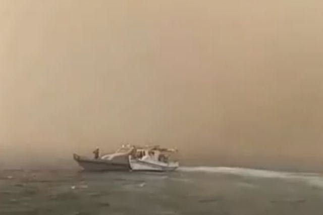 Φωτιά στο Ρέθυμνο: Απεγκλωβίστηκαν πολίτες δια θαλάσσης – Βίντεο