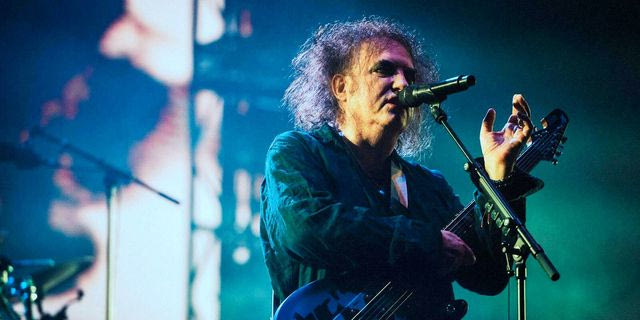 Είδαμε The Cure στο ΟΑΚΑ: Πόσο πιο σεμνός μπορεί να γίνει ο Robert Smith;