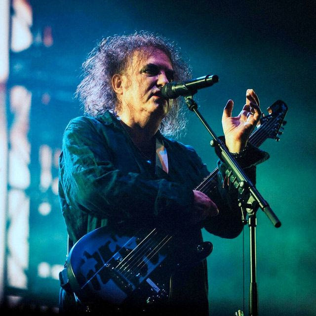 Είδαμε The Cure στο ΟΑΚΑ: Πόσο πιο σεμνός μπορεί να γίνει ο Robert Smith;