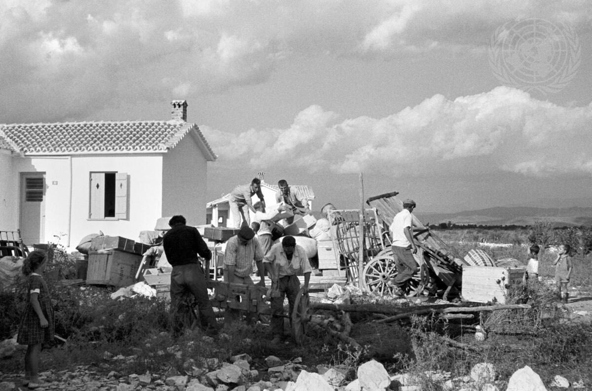 Νέα σπίτια για αγροτικές οικογένειες προσφύγων στη Βίγλα, 1957