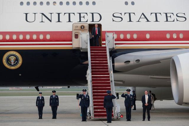 Ο Ντόναλντ Τραμπ στο Air Force One