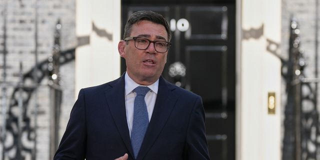 Ο Άντι Μπέρναμ είναι ο νέος πρωθυπουργός της Βρετανίας – “Να γίνουμε καλύτεροι”