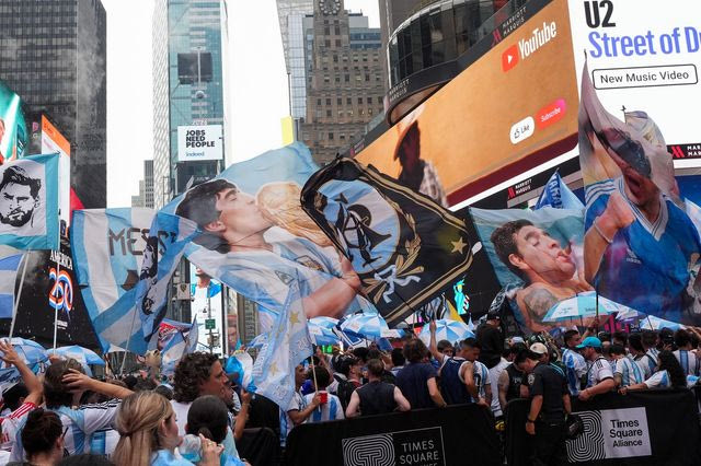 Μουντιάλ 2026: Βούλιαξε η Times Square από Αργεντινούς ενόψει τελικού
