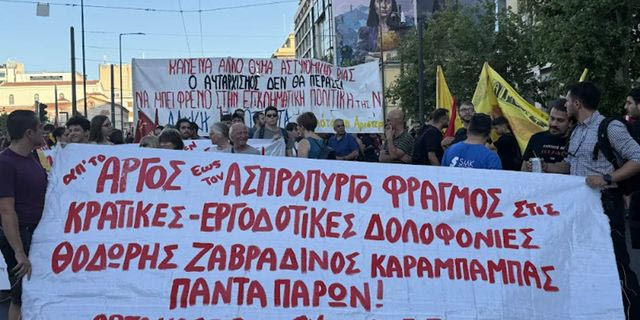 “Το κράτος δολοφονεί” – Πορεία στα Προπύλαια για τον θάνατο του 20χρονου στο Άργος