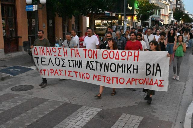 “Δικαίωση για τον Θοδωρή” – Μαζική συγκέντρωση στο Άργος κατά της αστυνομικής βίας