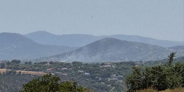Αρτέμιδα: Φωτιά κοντά στο Δημαρχείο