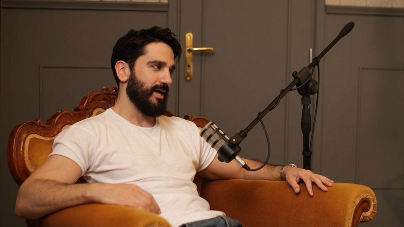 Διονύσης Ατζαράκης: “Ίσως με ευνόησε η τύχη και έχουν πάει καλά τα πράγματα στη δουλειά μου”