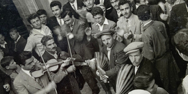 Όσο κρατάει ο Μπάλος: Η Κύθνος χορεύει τη μνήμη της
