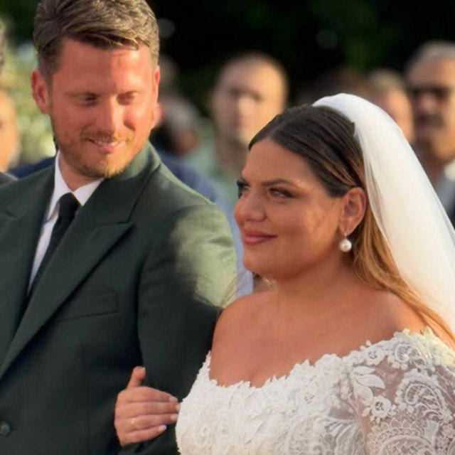Η Δανάη Μπάρκα πρόσθεσε το επώνυμο του συζύγου της στο Instagram της