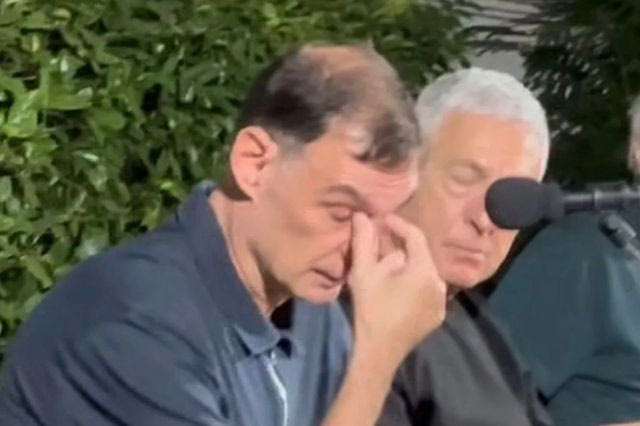 Συγκινήθηκε ο Μπαρτζώκας: “Ήθελα να αποτίσω έναν φόρο τιμής στον πατέρα μου”
