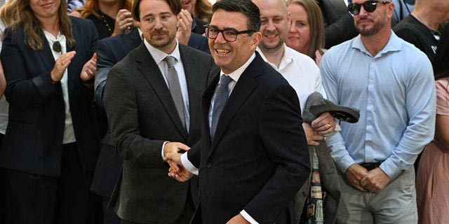 Βρετανία: Σαρωτικός ανασχηματισμός υπό τον Μπέρναμ – Το νέο υπουργικό και τα πρώτα μέτρα