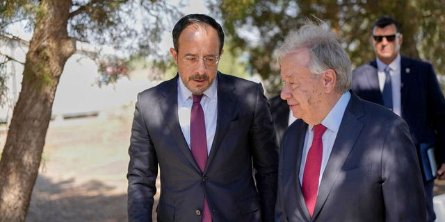 Κύπρος: Σε εξέλιξη η τριμερής για το Κυπριακό
