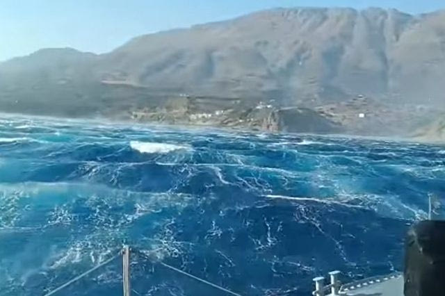 Ρέθυμνο: Συγκλονιστική μαρτυρία ψαρά για τη δια θαλάσσης εκκένωση στην Αγία Γαλήνη