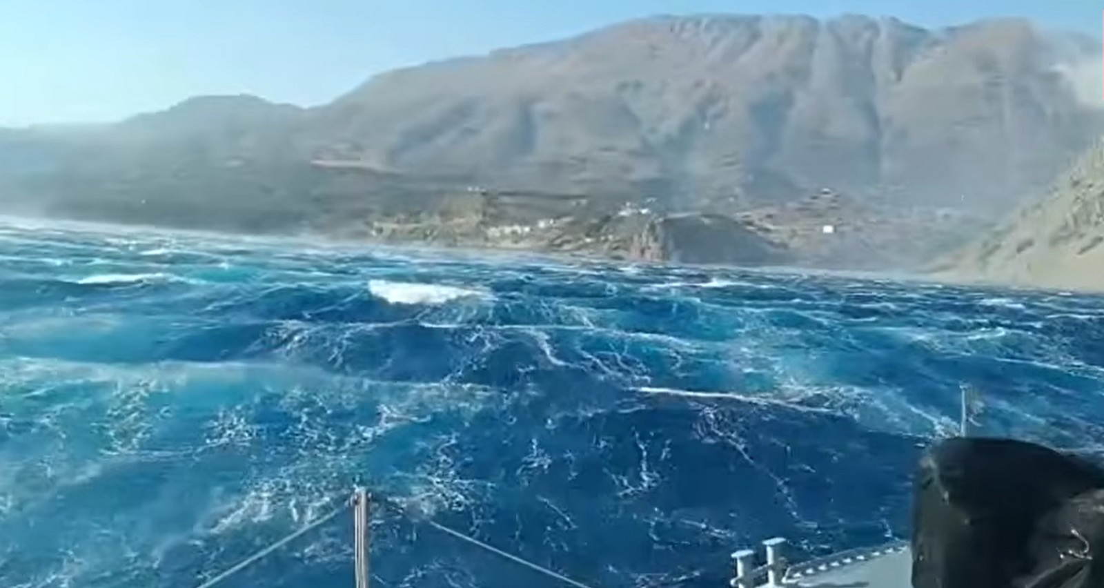 Ρέθυμνο: Συγκλονιστική μαρτυρία ψαρά για τη δια θαλάσσης εκκένωση στην Αγία Γαλήνη