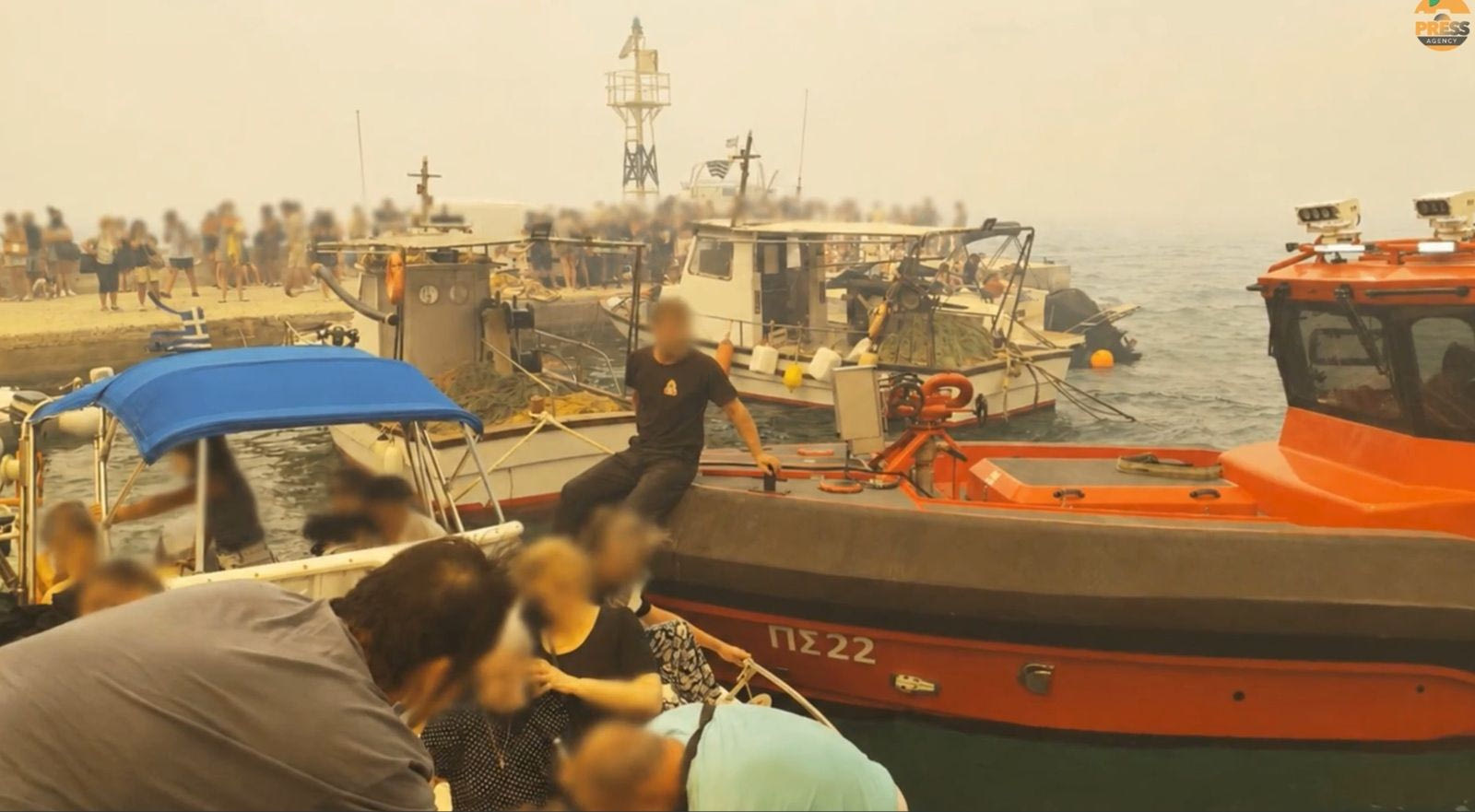 Μεγάλη φωτιά στη Βοιωτία: Επιχείρηση διάσωσης στον Αγ. Βασίλειο - Συγκλονιστικές εικόνες