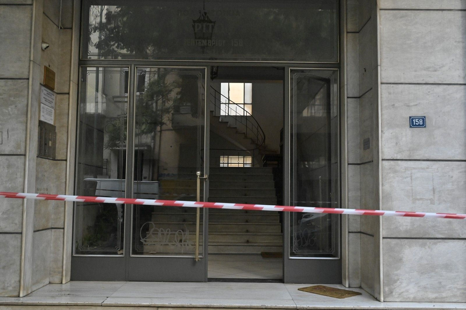 Νεκρός εντοπίστηκε μέσα στο γραφείο του στο κέντρο της Αθήνας ο ποινικολόγος Σταύρος Γεωργίου.