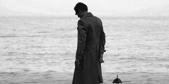 Η διασκευή που κάνει το “Don’t Let Me Be Misunderstood” να μοιάζει με θρίλερ