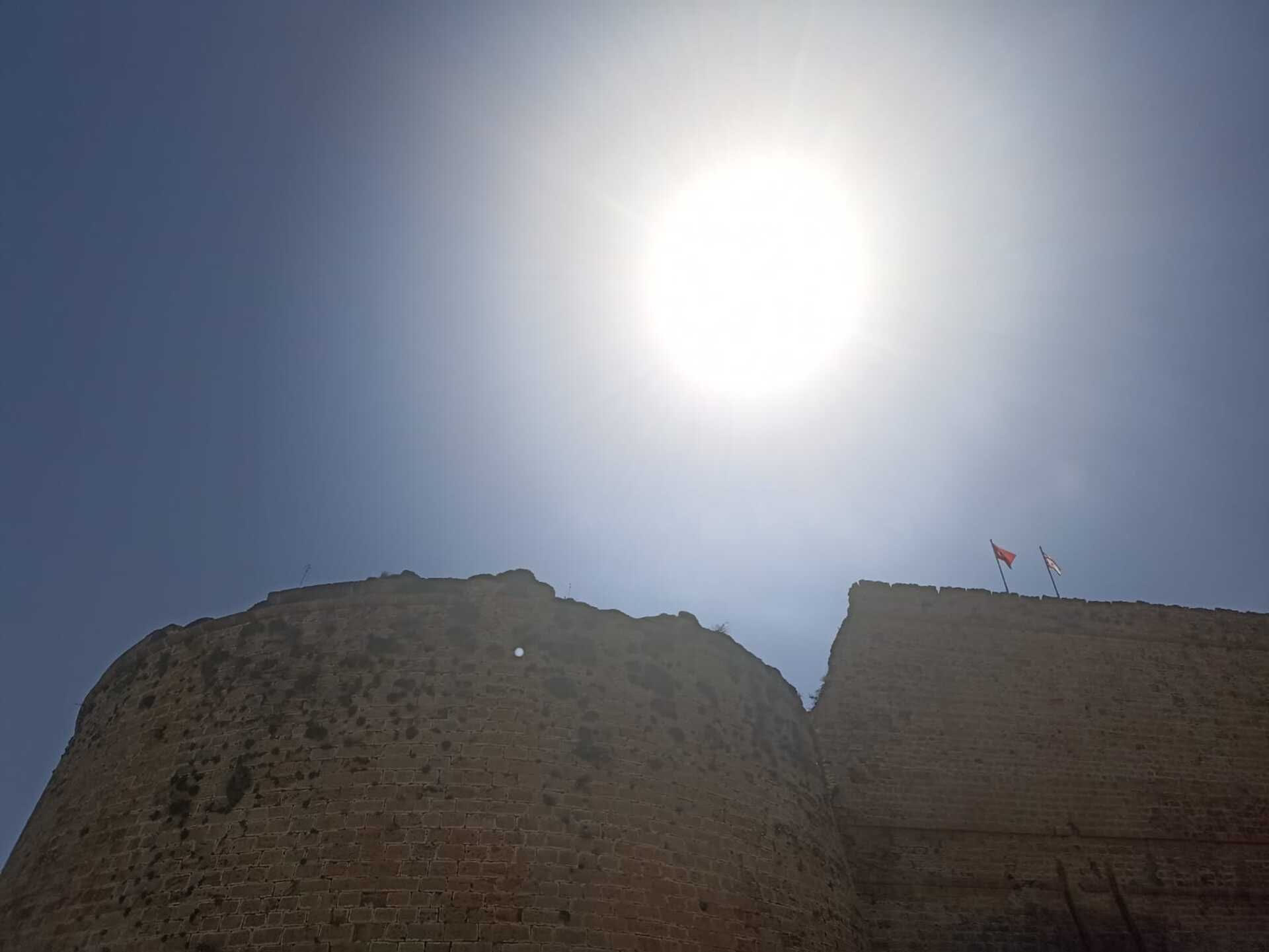 Τουρκικές σημαίες στην Κερύνεια