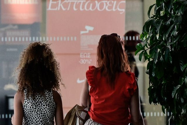 Θερινές εκπτώσεις 2026: Ξεκινά η μεγάλη μάχη της αγοράς σε τοπίο “σφιχτό” – Οι προσδοκίες