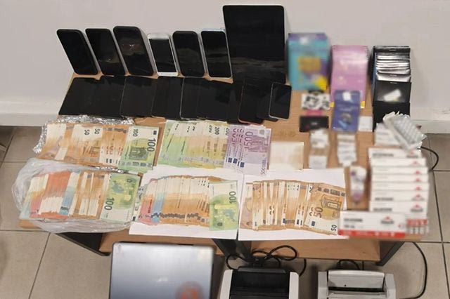 Στα δίχτυα της ΕΛΑΣ κύκλωμα τοκογλυφίας και εκβιασμών – Τέσσερις συλλήψεις