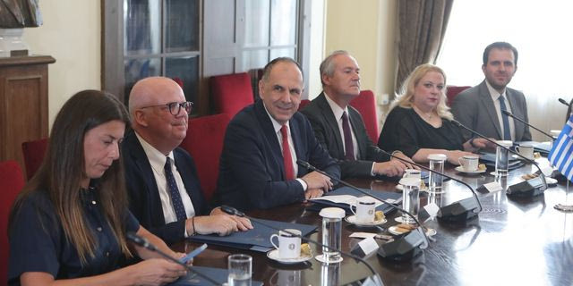 Συνάντηση Γεραπετρίτη με αντιπροσωπεία του αμερικανικού Κογκρέσου