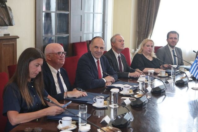 Συνάντηση Γεραπετρίτη με αντιπροσωπεία του αμερικανικού Κογκρέσου