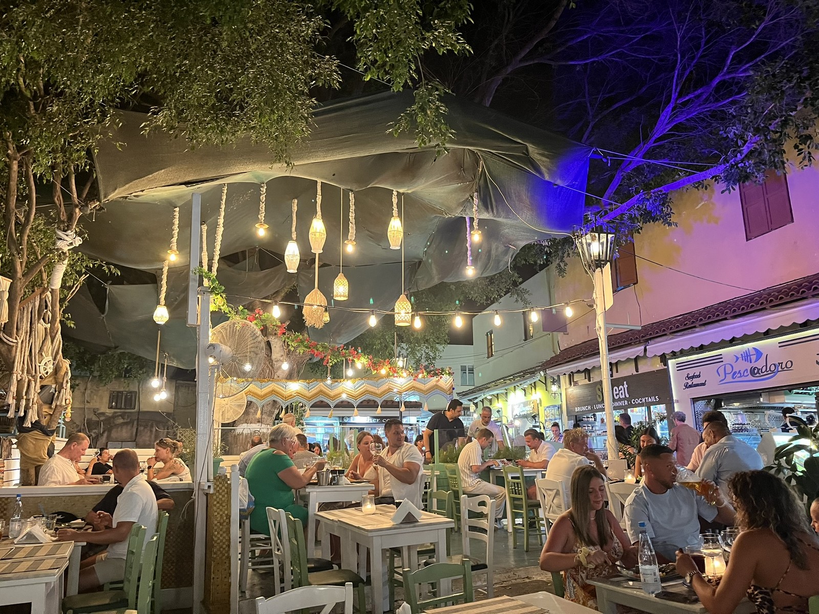 Ο τουρισμός των αφίξεων δεν αρκεί – Η εστίαση εκπέμπει SOS