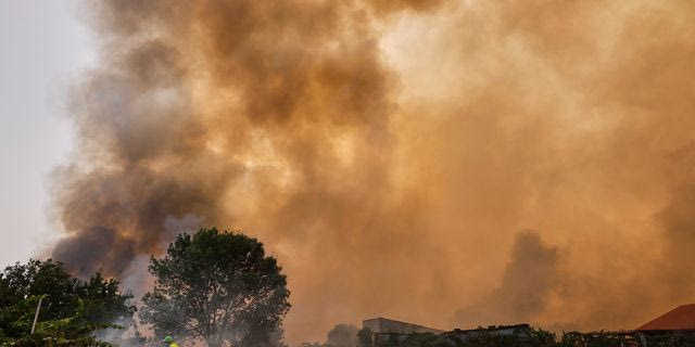 Ισπανία: Εγκλωβίστηκαν στα αυτοκίνητά τους ενώ προσπαθούσαν να διαφύγουν από τη φωτιά